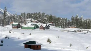 Kashmir Shivers as Temperatures Stay Far Below Normal, Meteorological Department Predicts Continued Dry Weather