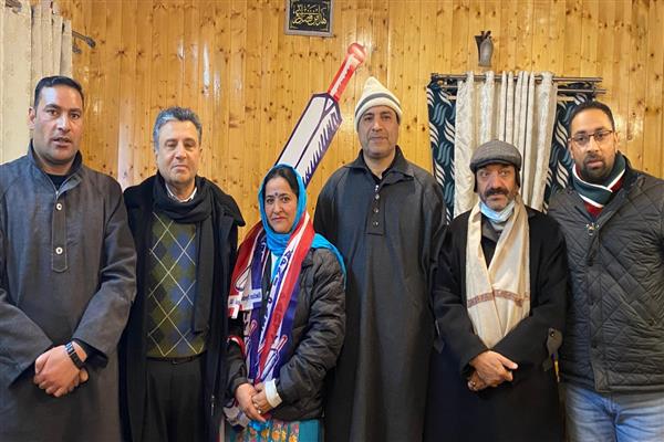 Prominent political activist and sarpanch in Pulwama Joins Apni Party