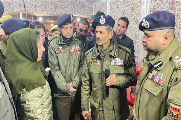 DGP interacts with Kupwara Police personnel; Participates in Bara Khana Programme