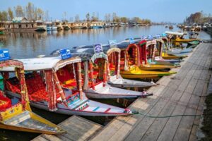 Kashmir Valley Sees Record Influx of Tourists Amid Heatwave and Improved Safety