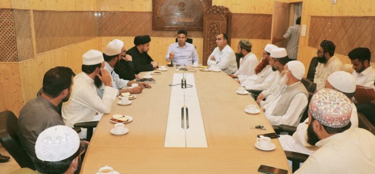 Shia-Sunni Scholars hold meeting with Dc Srinagar