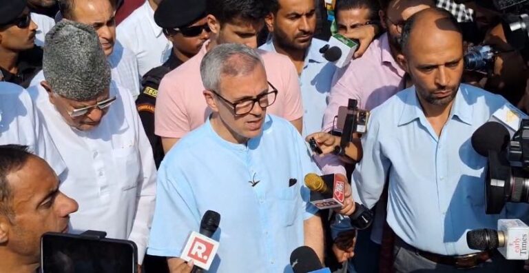 J&K Poll Update: Farooq Abdullah and  Omar Abdullah cast vote in Srinagar