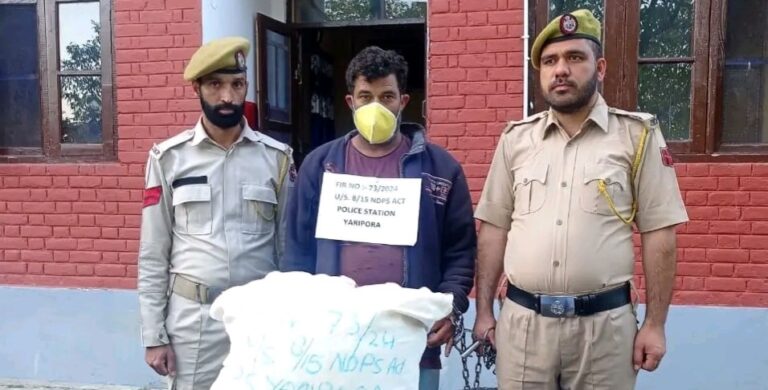 Two drug peddlers held in Kulgam