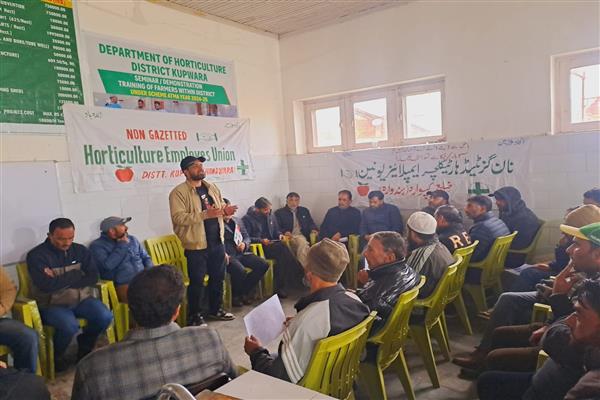 Horticulture Employees in Kupwara Protest Amid Salary Delays,