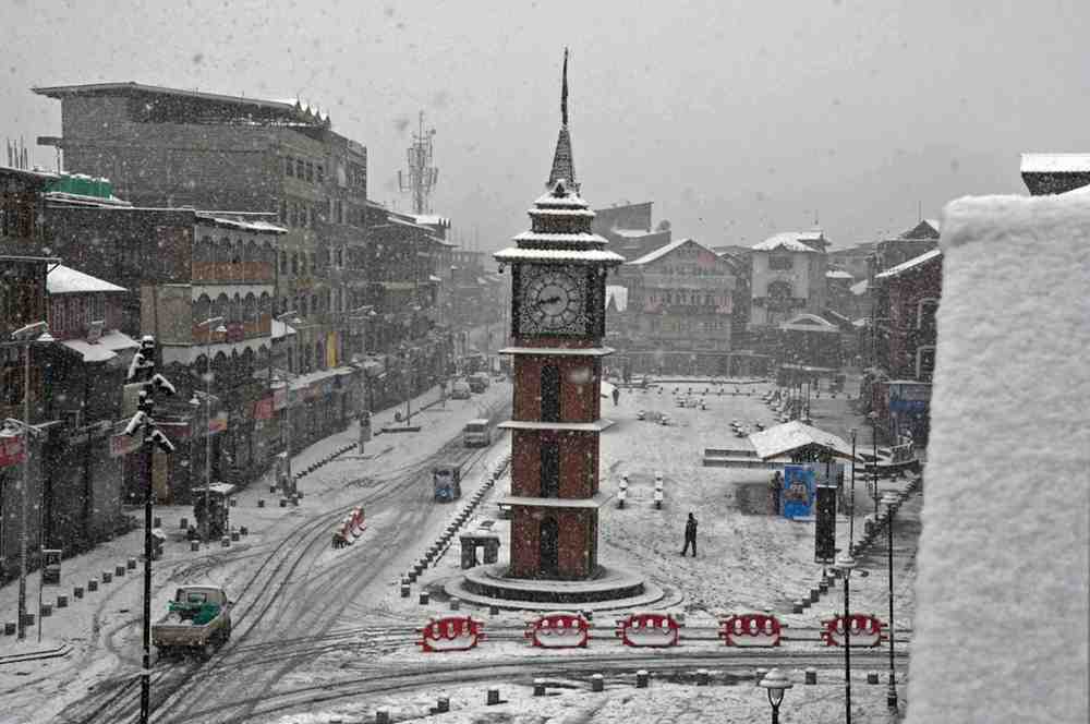 Srinagar welcomes first snowfall