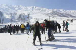 Tourists in Gulmarg