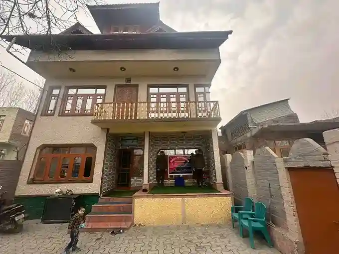 Srinagar Police Attach