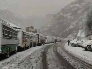 Snowfall Shuts Jammu–Srinagar