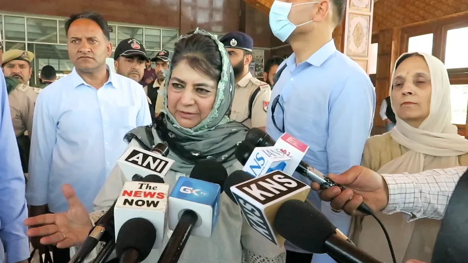 mehbooba mufti talking with media