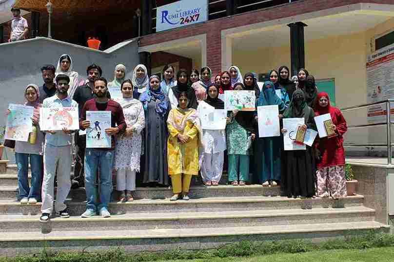 IUST Hosts Poster Competition