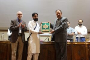 Rawoof Sikandar Receives Award