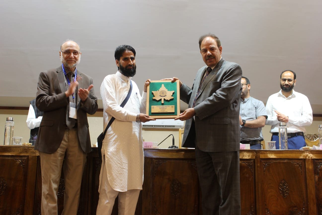 Rawoof Sikandar Receives Award