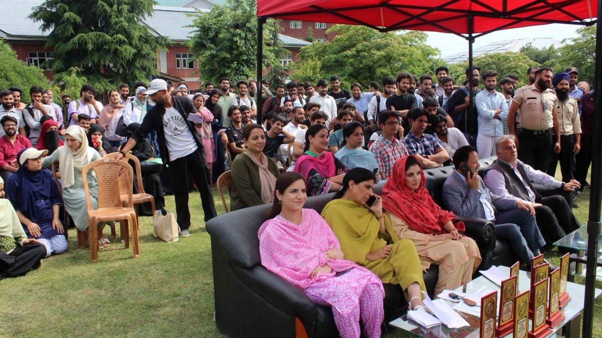IUST Organises Street Play Under Nasha Mukt Bharat Abhiyaan