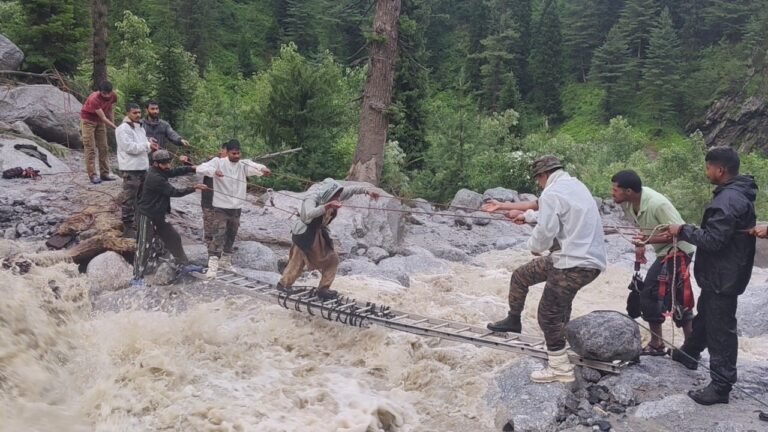 Indian Army Rescues Elderly Villagers