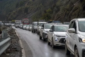 Traffic Restored on Pahalgam–Anantnag Road