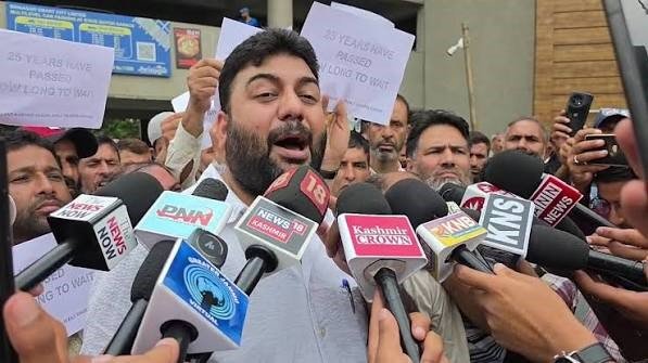 J&K Daily Wagers Protest in Srinagar